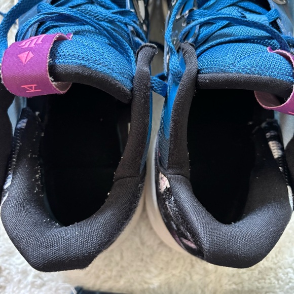 Nike Kyrie Low 5 Sneakers - Picture 13 of 15